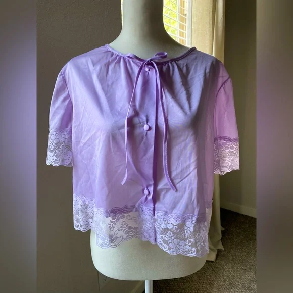Vintage Lilac Night Cape - Picture 2 of 5